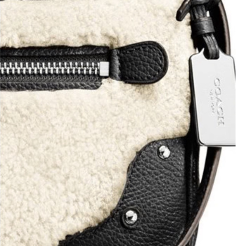 Coach~
SMALL RHYDER POCHETTE IN SHEARLING - Picture 13 of 15